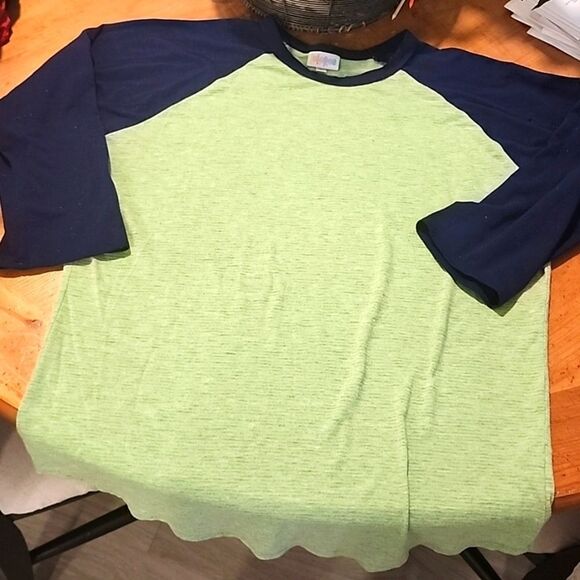 LuLaRoe Quarter Length Sleeve Tee - Picture 4 of 4